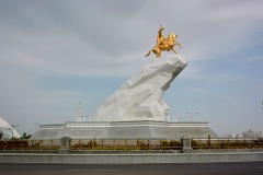 Ashgabat 2017 - Monument to the president