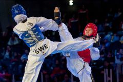 Burnaby, Canada. 17 November, 2016. WTF World Taekwondo Junior Championships, Rim Bayaa (SWE) blue and Nurray Muratkyzy (KAZ) red, compete in the semi-final of female 46kg won by Photo: Peter Llewellyn