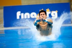 London, England, 12-02-25. Rommel PACHECO (MEX) lands badly while competing in the men's 10m platform semi-finals at the 18th FINA Visa World Cup Diving, Olympic Aquatics Centre. Part of the London Prepares Olympic preparations.